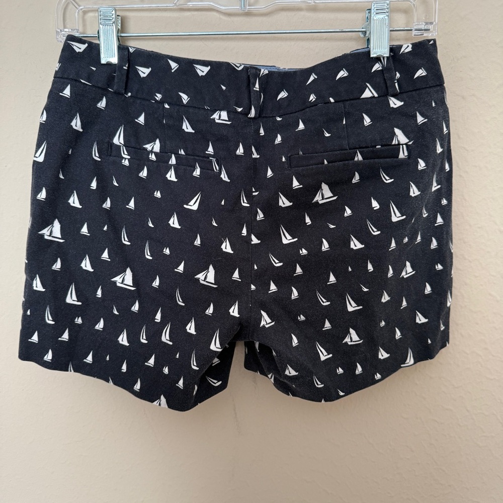 Banana Republic Shorts Womens Size 4P Hampton Fit Blue Chino Sailboat Print - Picture 2 of 6